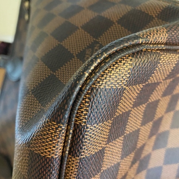 Louis Vuitton Neverfull MM - Damier Ebene Purse + Wristlet - Picture 9 of 11